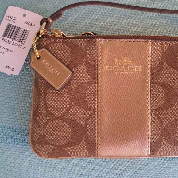 COACH F64233 Signature Corner Zip Wristlet - Picture 2 of 4